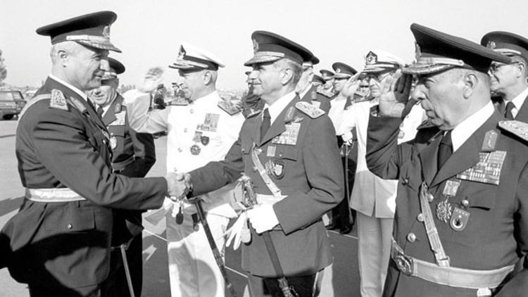 Kenan Evren emekli olacakken, darbeci oldu