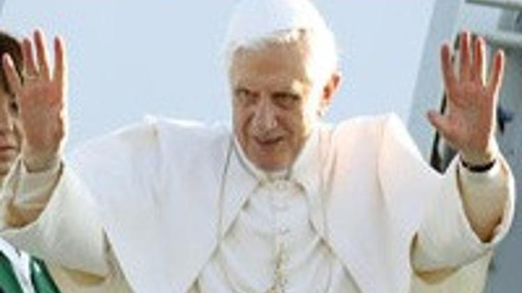 Papa'nın İngiltere ziyareti skandalla başladı