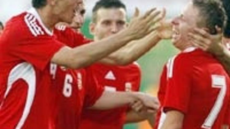 Yunanistan, Macaristan'a çarpıldı