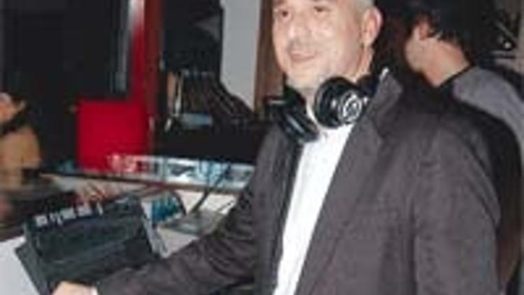 DJ Suat albümünü tanıttı