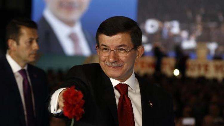 Davutoğlu seçim beyannamesini açıkladı
