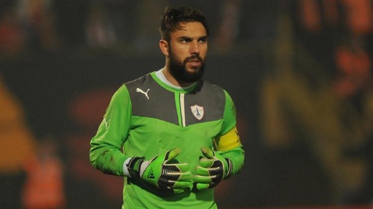9 gol yiyen kaleciye bir şok daha