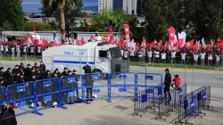 İzmir'deki 'gizli belge' davasında gergin anlar