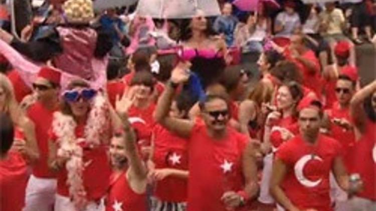 Amsterdam Gay pride geçit törenindeki Türkler
