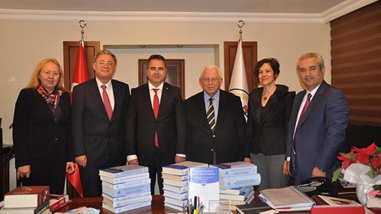 Adalet divanı yargıcı İzmir Barosu'nda