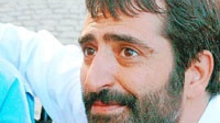 Mahsun yeni filmi için Tuba'yı ikna turunda