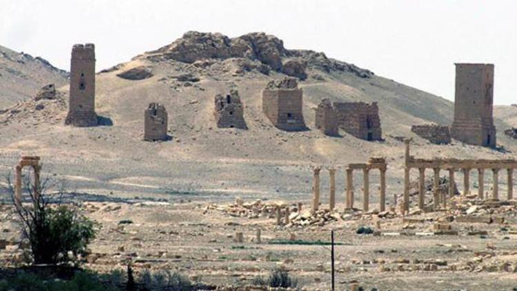 Suriye rejimi IŞİD'i Palmira'da havadan vurdu