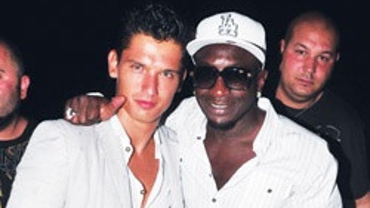 Çakma Ronaldo’yla Bodrum pozu