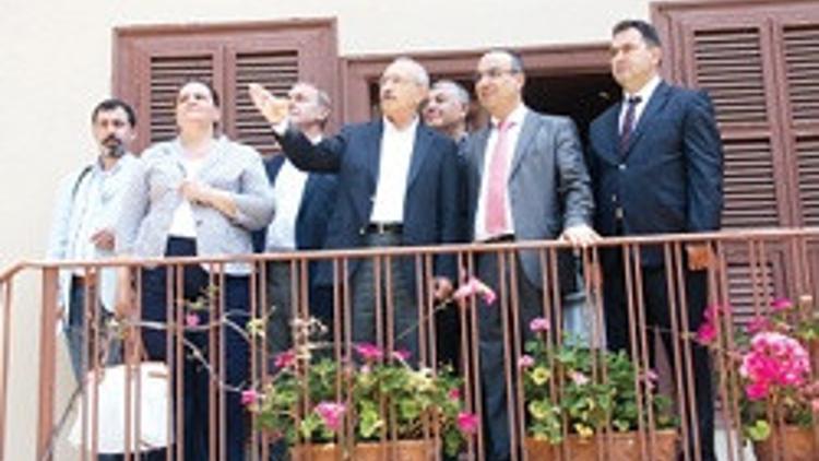 Sana içten bağlıyız