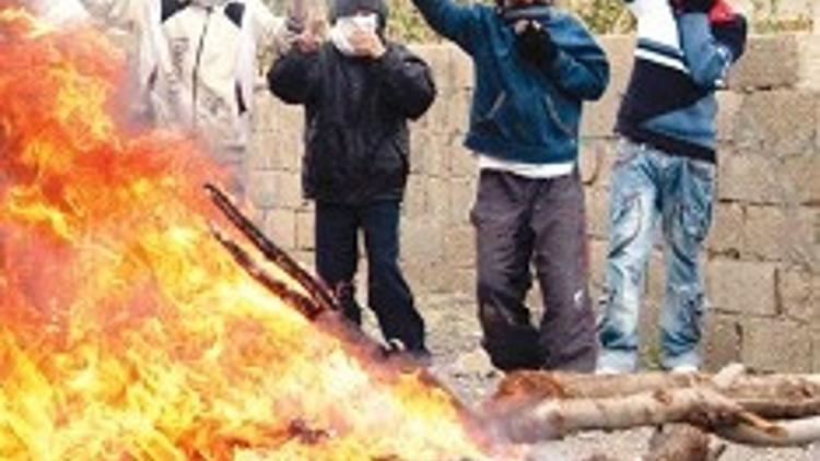 Yasa taşa takıldı