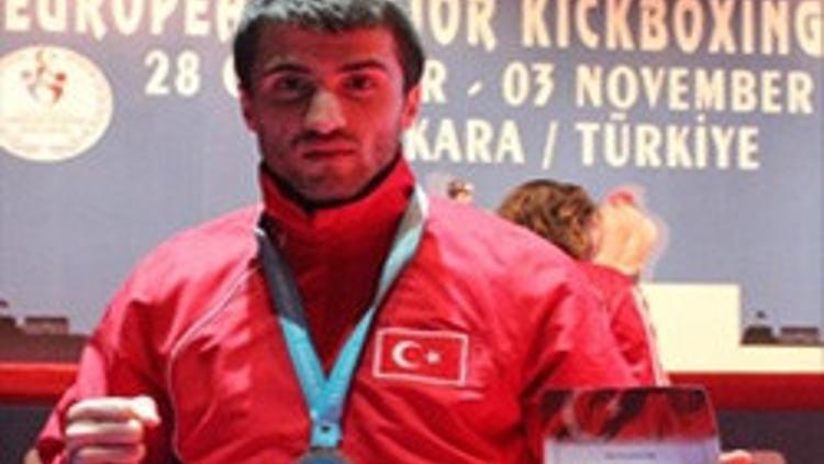 Kick boksta madalya yağmuru