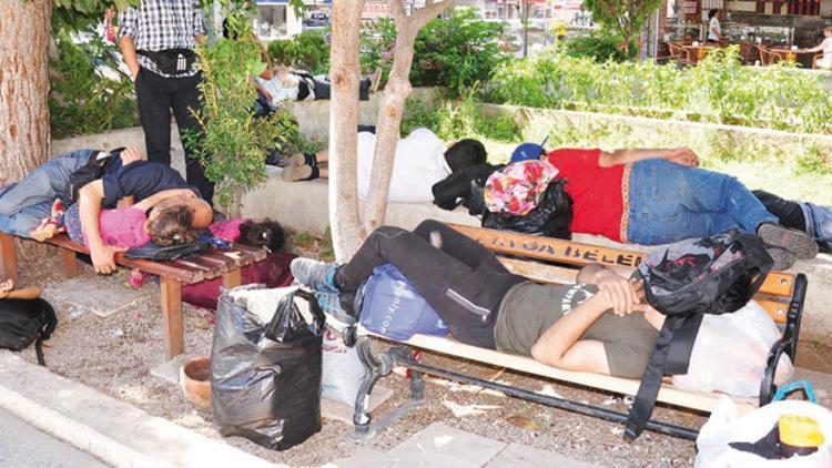 200 bin Suriyeli sokakta kaldı