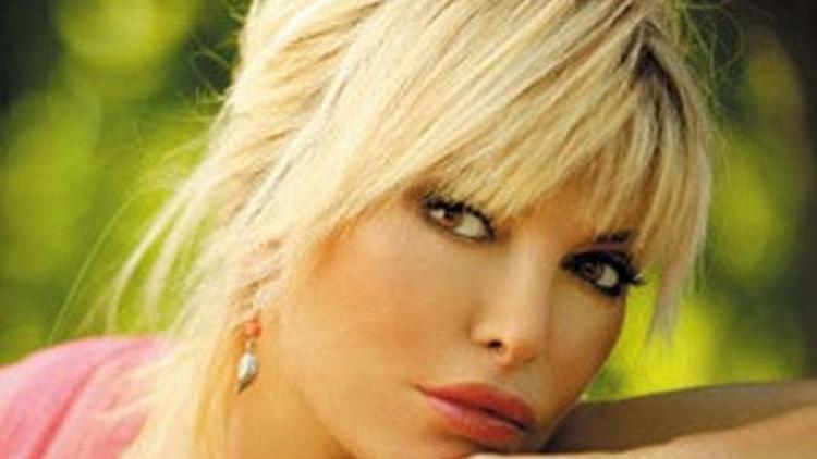 Ajda'ya süper ödül