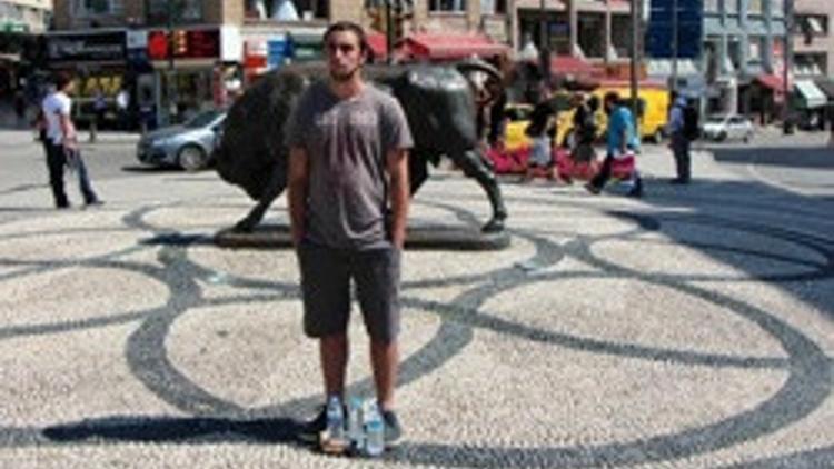 Kadıköy'de 'duran adama' alkışlı destek
