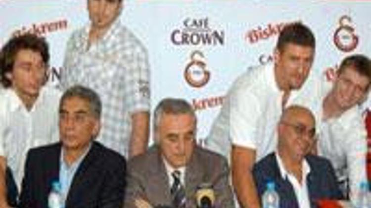 Galatasaray Cafe Crown'da imza şov