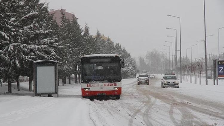 Balıkesir'de kar çilesi