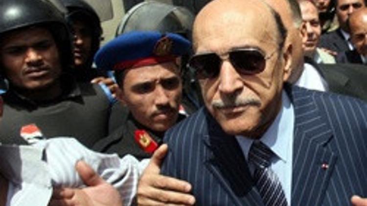 Ömer Süleyman'a siyasi yasak getirildi