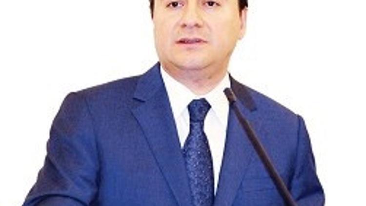 Babacan: Sisli havada araba kullanıyoruz