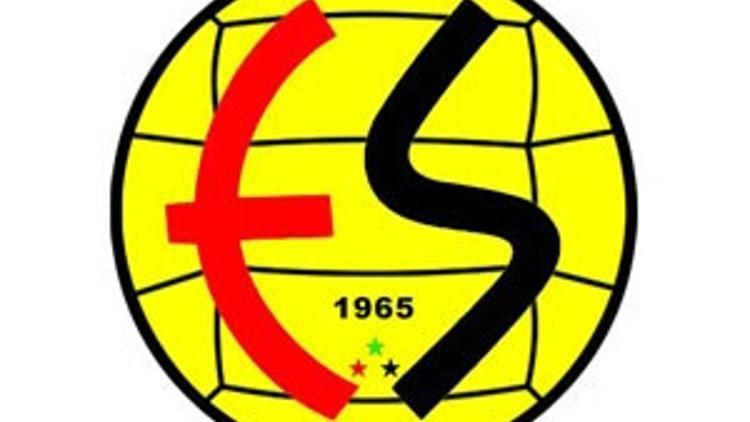 Es-Es sevgisini mısralara döktü