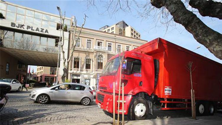 O kamyonlar bakın nasıl gitti!
