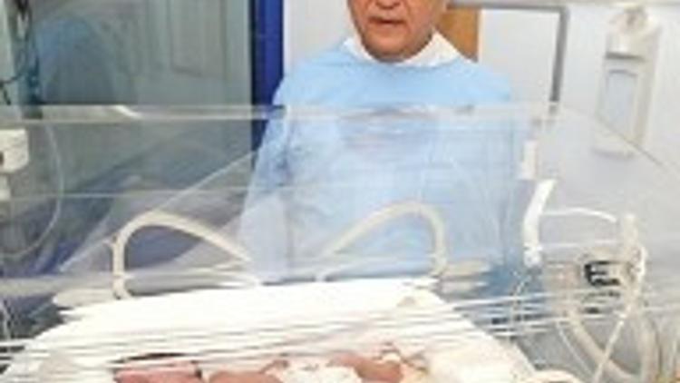 Bedirhan’ın minik kalbine bakıyorlar