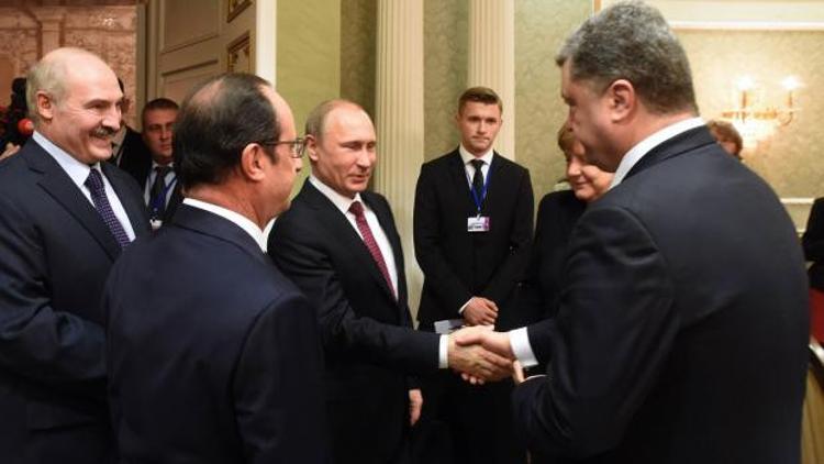 Minsk'teki Ukrayna zirvesinden 16 saat sonunda ateşkes çıktı