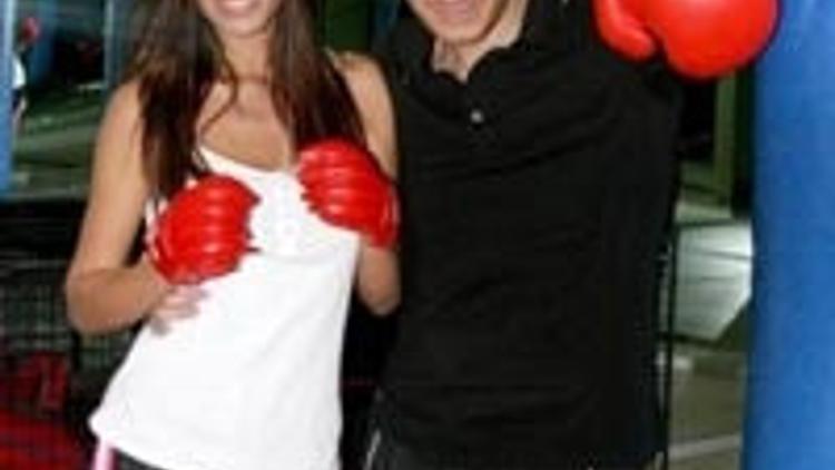 Manken Lara Sürol kick box ile kendini savunacak
