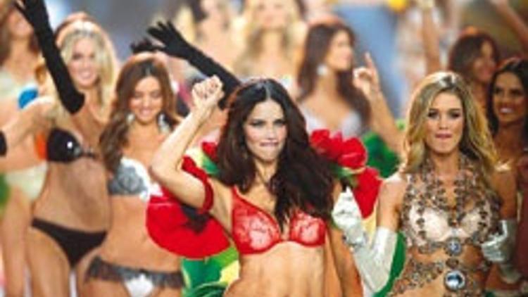 Dosso Dossi şova Adriana Lima ilgisi