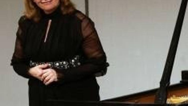 İdil Biret'li açılış