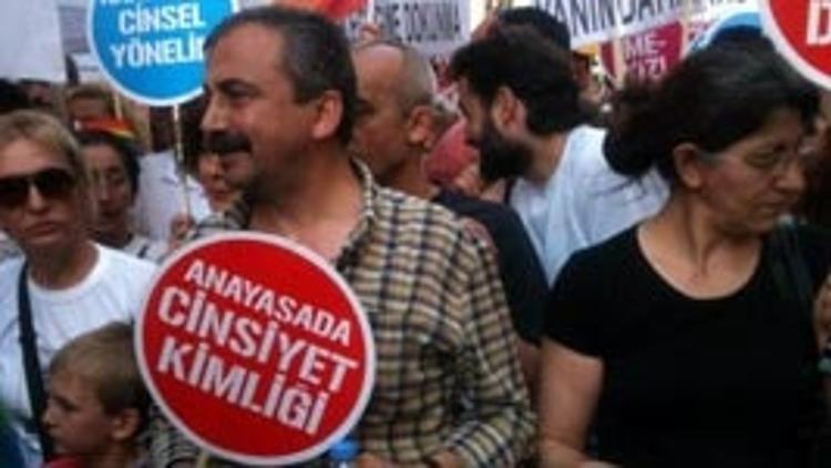 Taksim'de LGBTT Onur Yürüyüşü