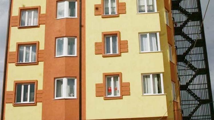 Apartman aidatını ödemeyen yandı