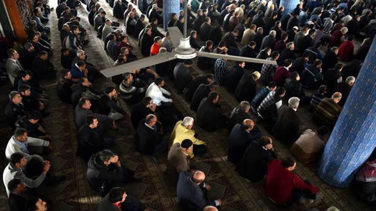 Mersin’de güneş tutulurken ’küsuf namazı’ kılındı