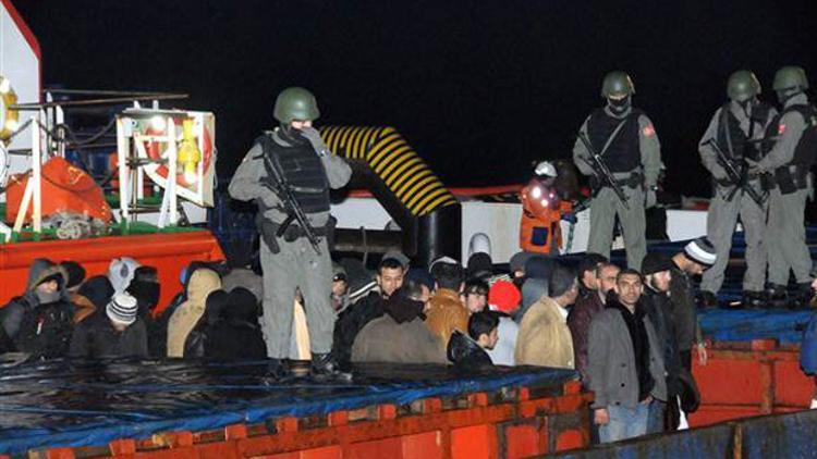 Çanakkale Boğazı’nda ’mülteci gemisi’ ile kovalamaca