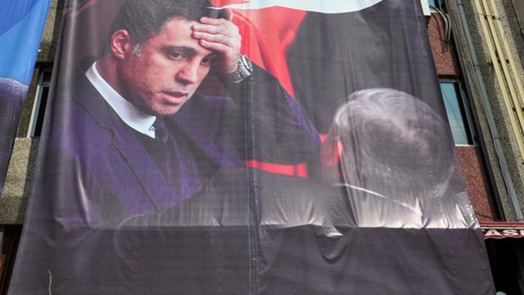 Erdoğan'ın miting alanında Hakan Şükür'e pankartlı gönderme