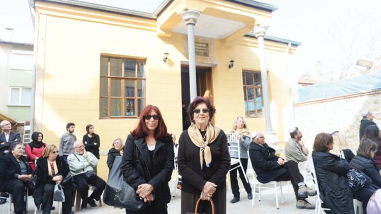 Annemin Edirne’deki mahallesinde sevinç