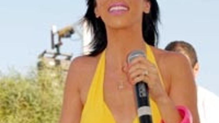 Hande Yener'in nişan mutluluğu