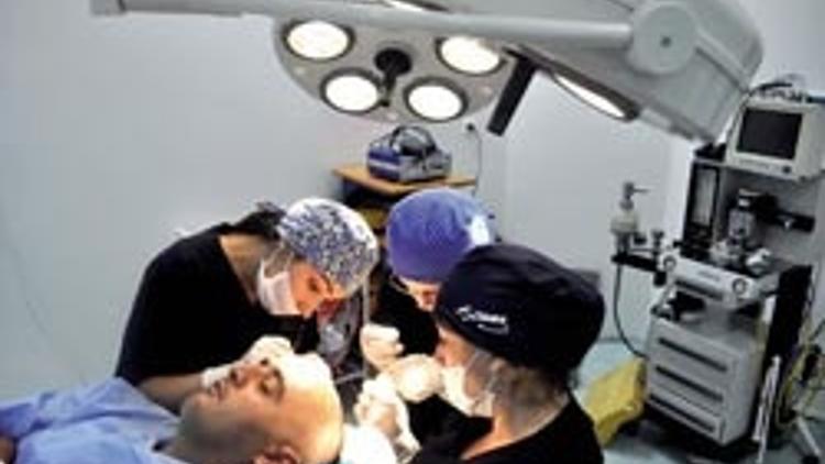 Sissus'da ameliyathane koşulunda saç ekimi hizmeti