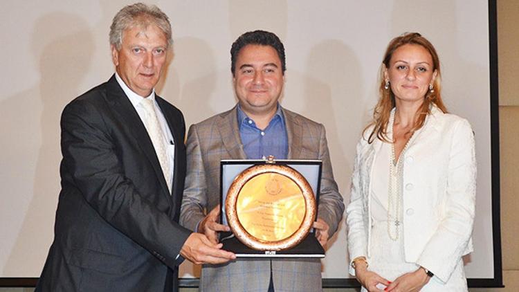 Babacan, "Zaaflar istikrardan uzaklaştırıyor"