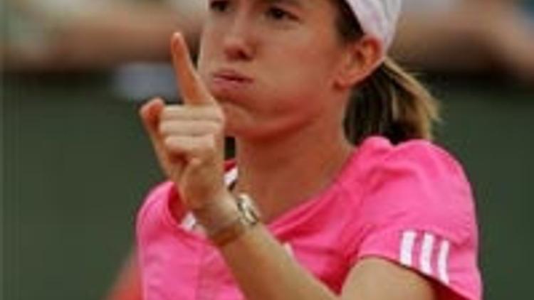 Justine Henin tenise veda ediyor