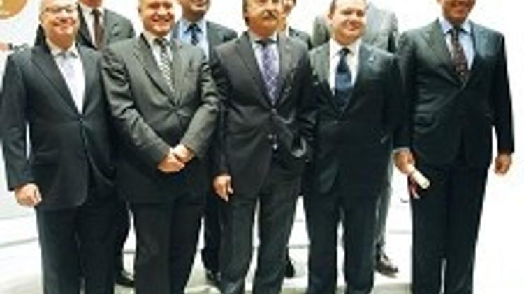 Koç, gençleri ‘öpecek’ yeni liderler çıkaracak