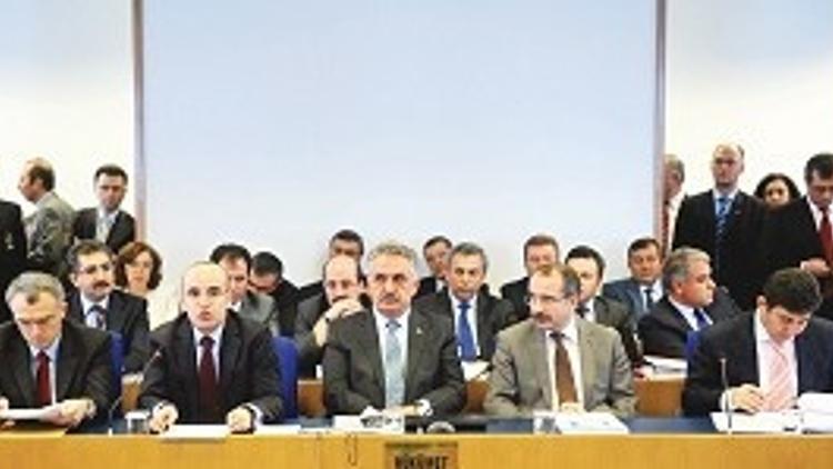 Sigaracı fiyatını düşürürse anında vergisi yükseltilecek