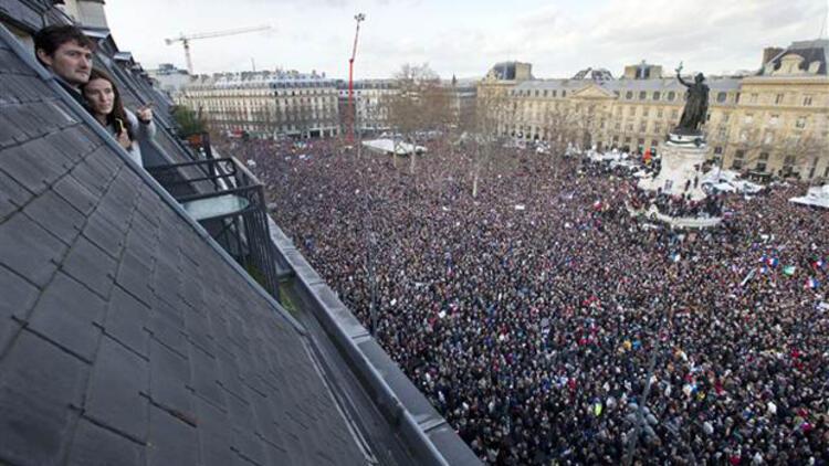 Pariste 1.5 milyon kişi teröre karşı yürüdü