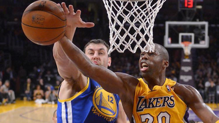 Warriors play-off'u garantiledi