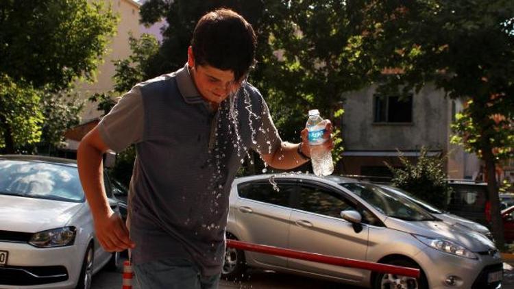 Uşak'ta sıcak hava bunalttı