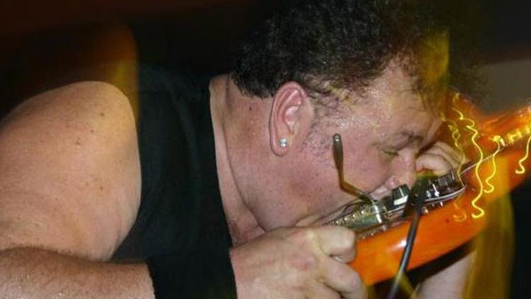 Gitarist Asım Can Gündüz kalp krizi geçirdi