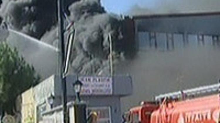 Arnavutköy'de fabrika yangını