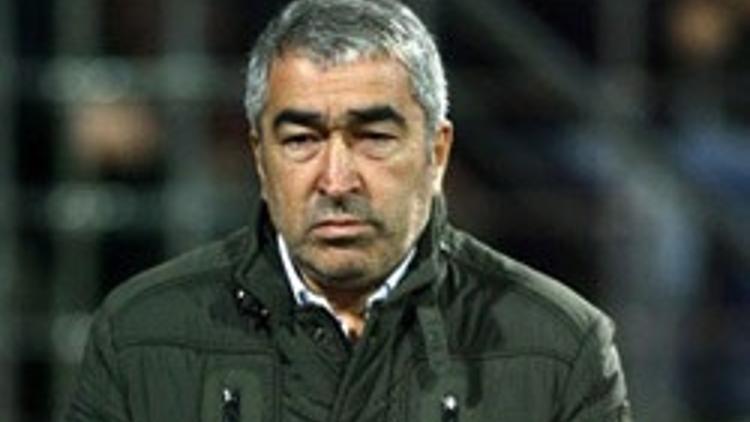 Beşiktaş karıştı: "Samet Aybaba istifa"