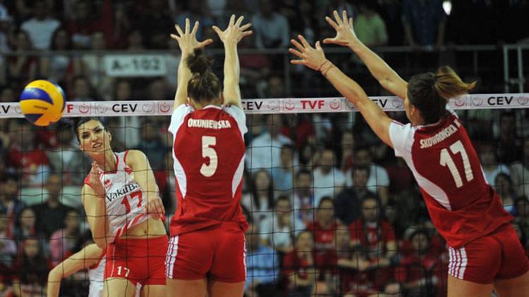 Voleybolda ''milli mesai'' sürüyor