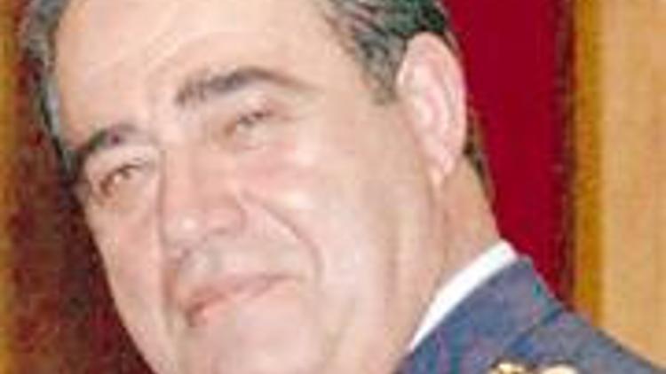 Liyakat nişanını Chirac’a iade etti