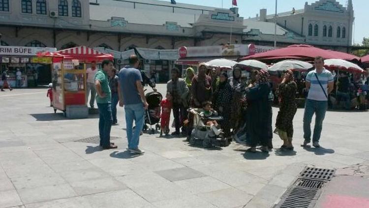 Zabıtalar Suriyelileri vapurla karşı kıyıya gönderdi